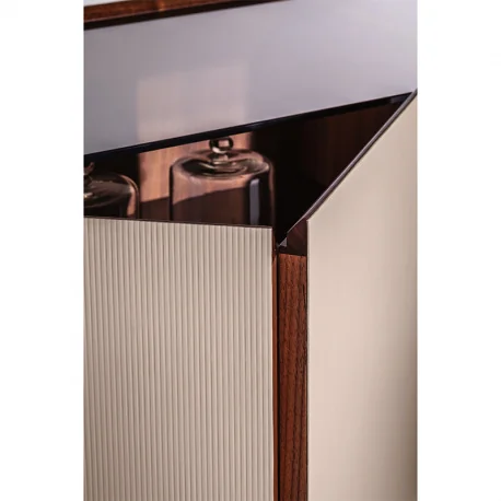 Poltrona Frau Mi Möbel sind ein elegantes und vielseitiges Möbelstück für Ihr Zuhause