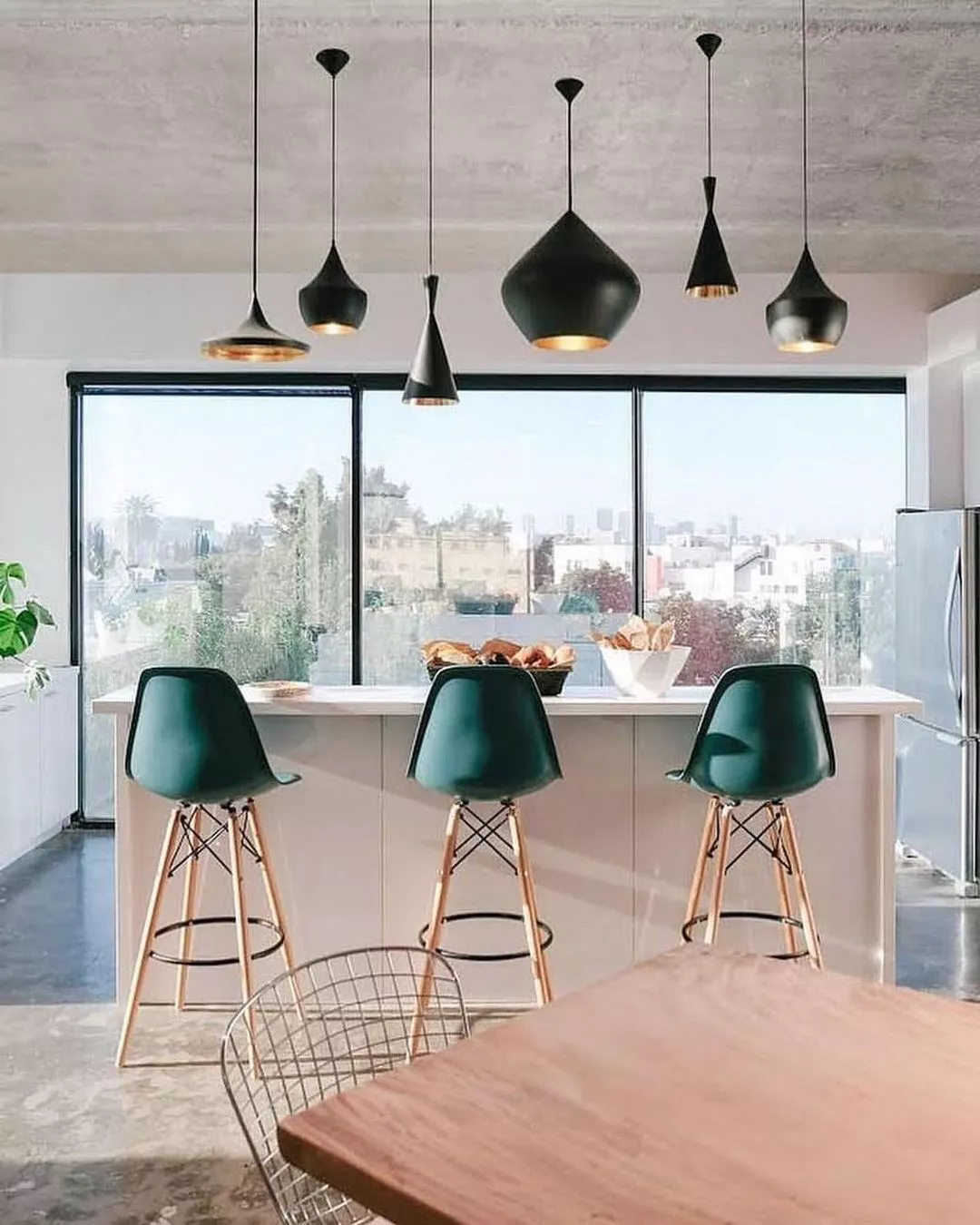 Die_Beat_Leuchten_gibt_es_in_verschiedenen_Formen_jede_bietet_einen_einzigartigen_Lichteffekt_und_die_Außenlackierung_in_verschiedenen_Farben_und_das_leuchtende_Innere_verleihen_diesen_Leuchten_ein_faszinierendes_Aussehen