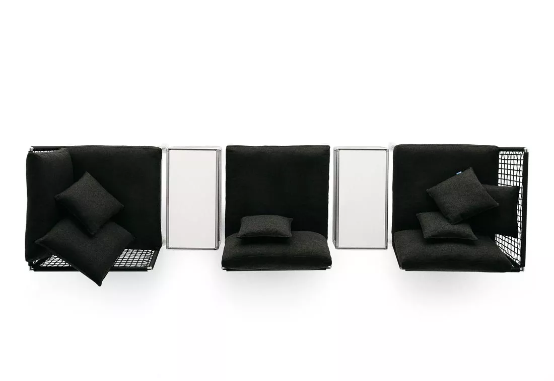 Coro Nest Sofa 120 cm Eckmodul von Coro Italia in schwarzer Farbe mit Kissen und weißen Seitentischen ohne Hintergrund