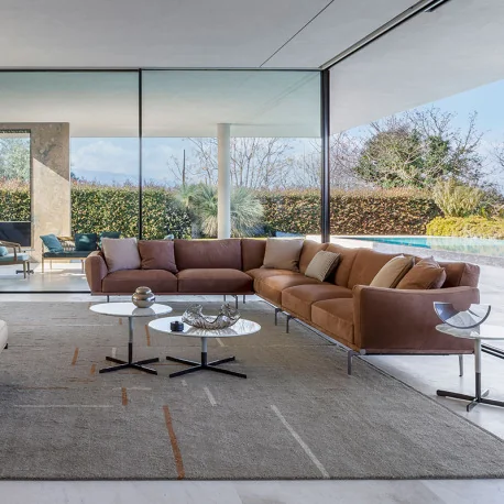 Die Happy Jack Kollektion bietet mit ihren großen Kissen eine gemütliche und komfortable Atmosphäre Das Designerstück mit kompakten Abmessungen passt perfekt in kleinere Wohnungen und verschiedene gewerbliche Umgebungen vom Büro bis zum Wartebereich und C