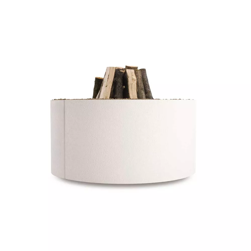 AK47 Mangiafuoco Feuerstelle aus beschichtetem Stahl 80 cm ohne Hintergrund mit Holzscheiten