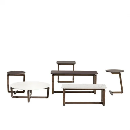 Die Fidelio Serie ist eine vielseitige Kollektion die sich leicht mit anderen Möbeln von Poltrona Frau kombinieren lässt