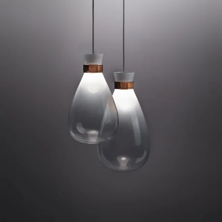 Soffi ist eine einzigartige Kombination aus Eleganz und Funktionalität Jede Lampe ist ein Meisterwerk aus mundgeblasenem Glas mit ätherischer Schönheit und weichem diffusem Licht