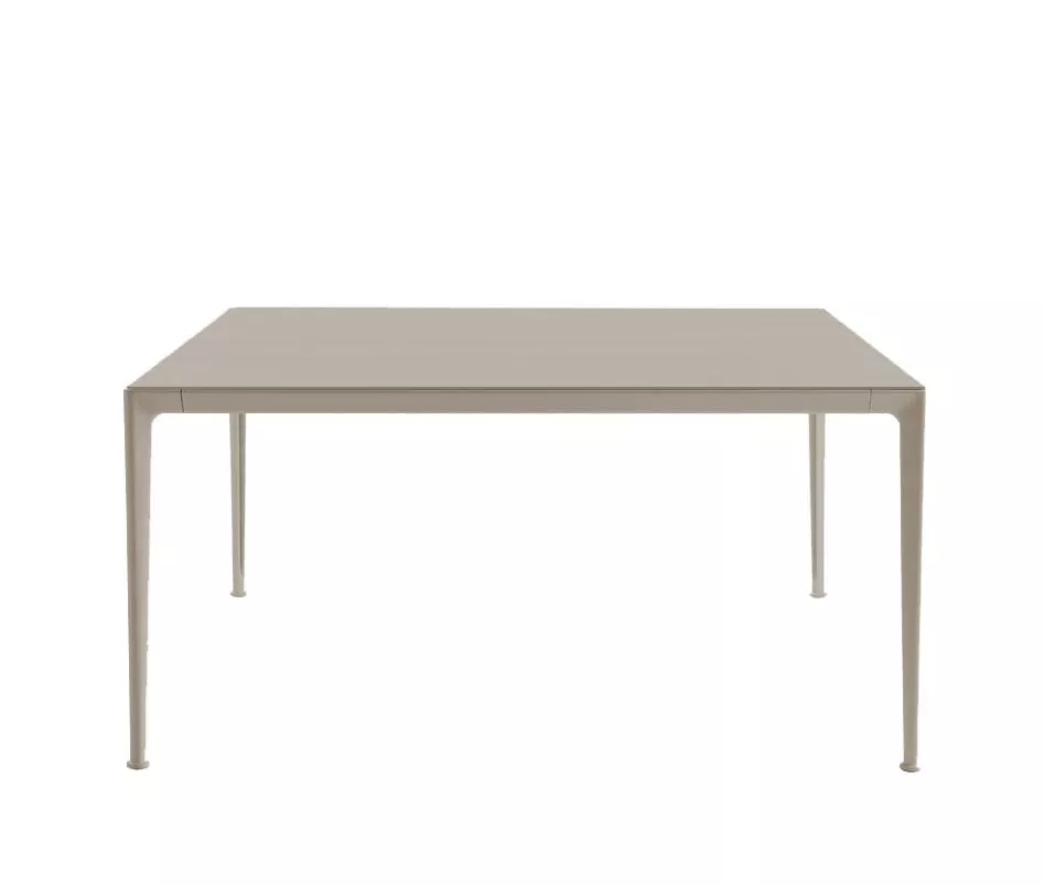 B&B Italia Mirto Outdoor Esstisch 150 cm mit Tischplatte aus Aluminium oder Iroko ohne Hintergrund