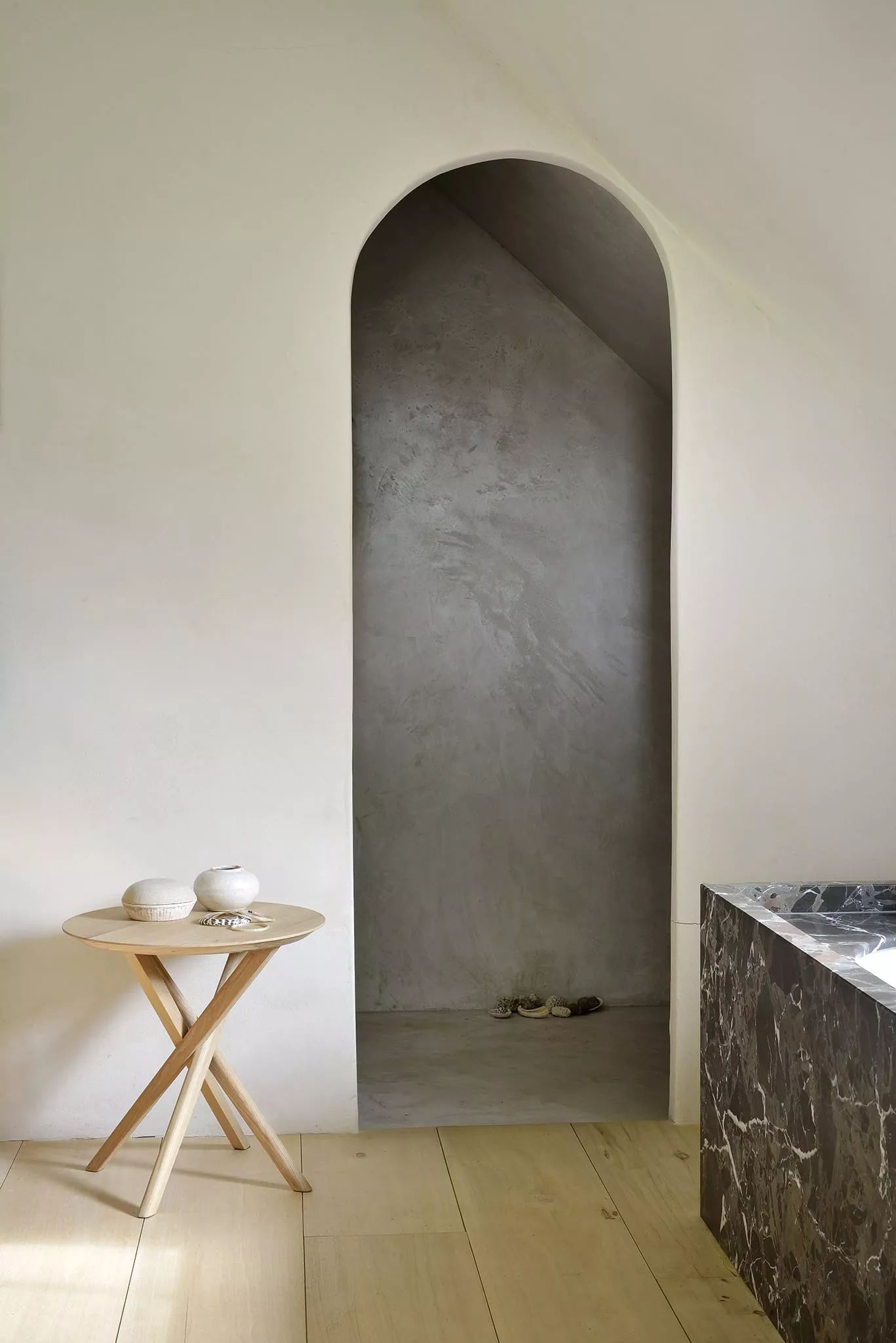 Ethnicraft_Mikado_Beistelltisch_Eiche_rund_mood_1