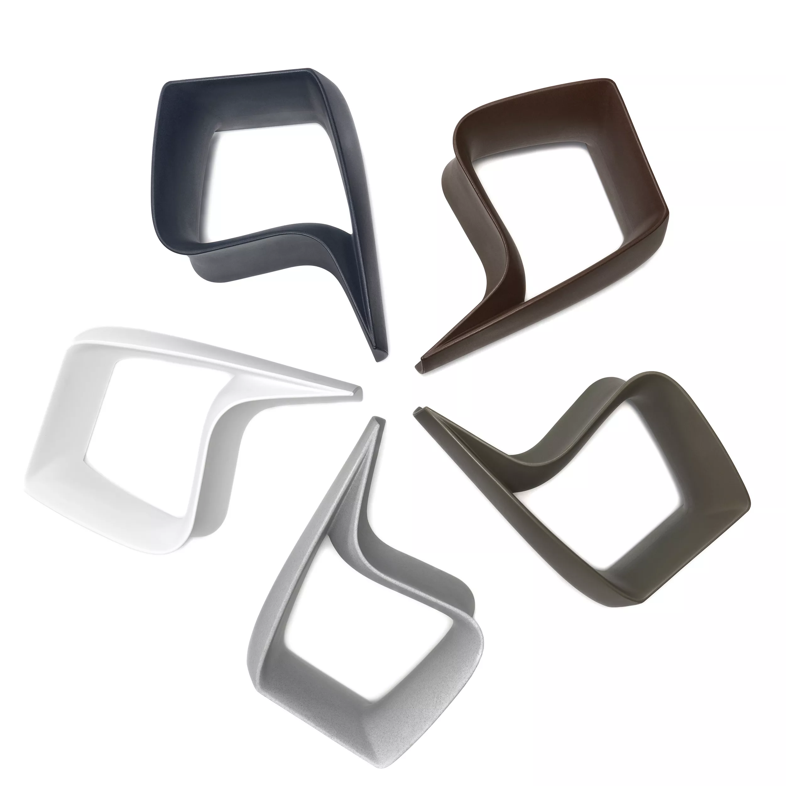 Fünf MDF Italia Sign Matt Stühle in verschiedenen Farben auf weißem Hintergrund angeordnet in einer kreisförmigen Formation.