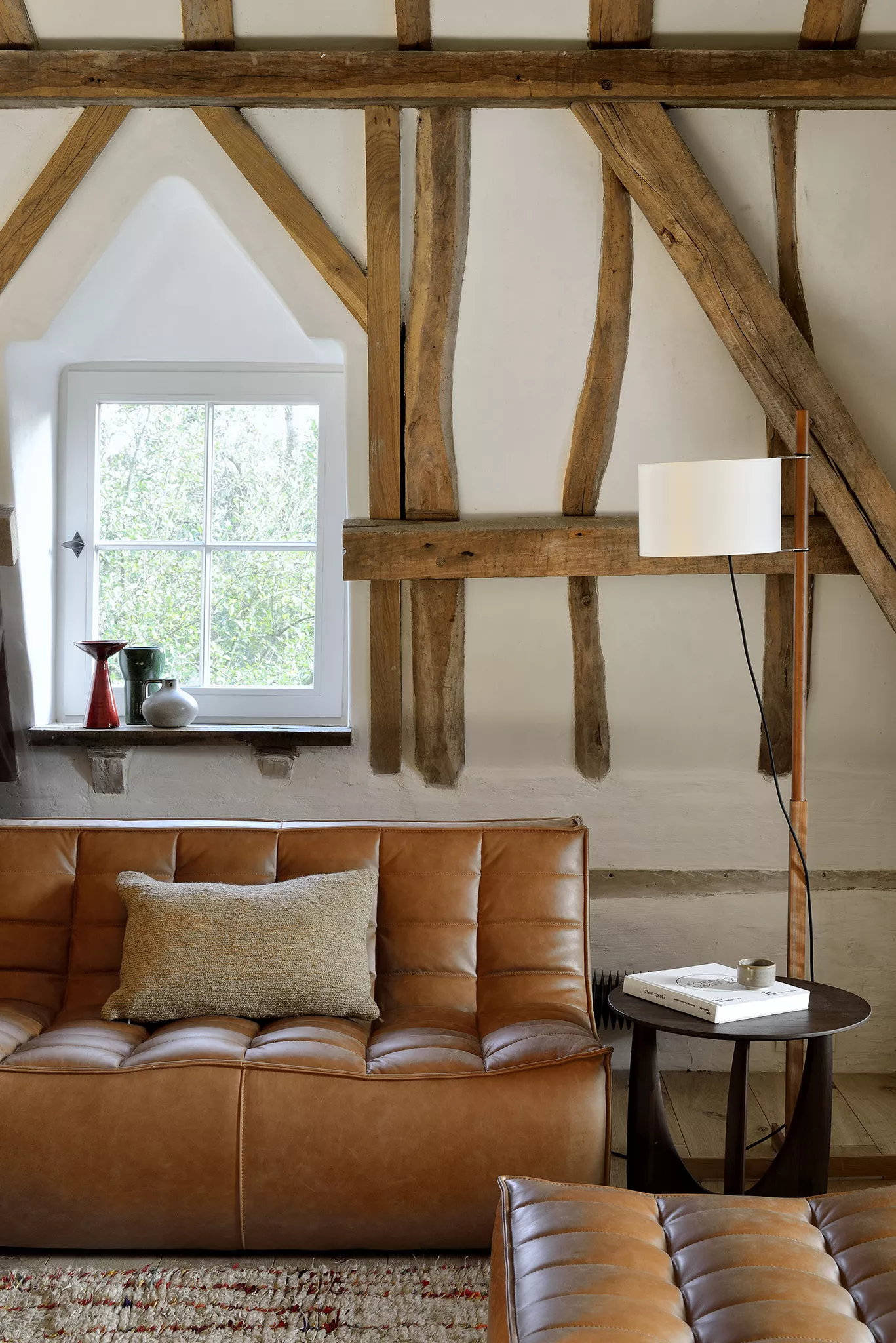 Ethnicraft_20084_N701_Old_Saddle_sofa__50536_Geometric_side_table_