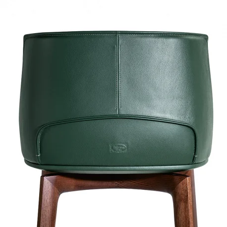 Die Archibald Möbel sind in Pelle Frau Leder oder abnehmbarem Stoff erhältlich mit Kontrastnähten in der Lederversion und Ton in Ton Nähten in der Stoffversion