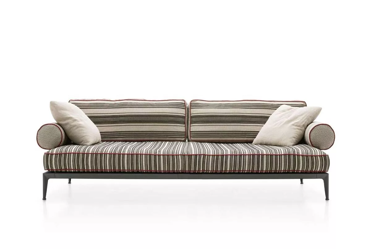 B&B Italia Ribes Loungesofa Gartensofa 220 cm mit gestreiftem Stoff und Kissen auf weißem Hintergrund