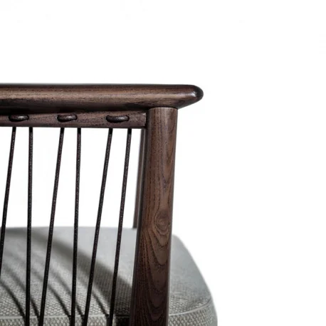 Der Viola Sessel ist extrem leicht und einfach zu handhaben ohne dabei seine Robustheit und solide Konstruktion einzubüßen