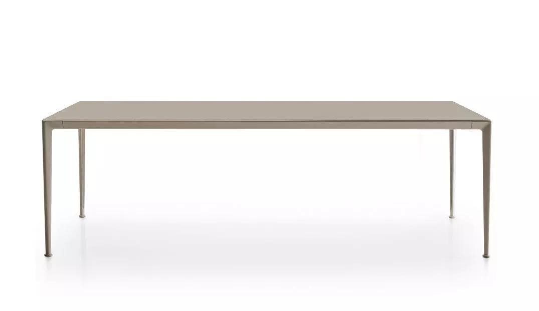 B&B Italia Mirto Outdoor Esstisch 250 cm mit Tischplatte aus Aluminium oder Iroko ohne Hintergrund