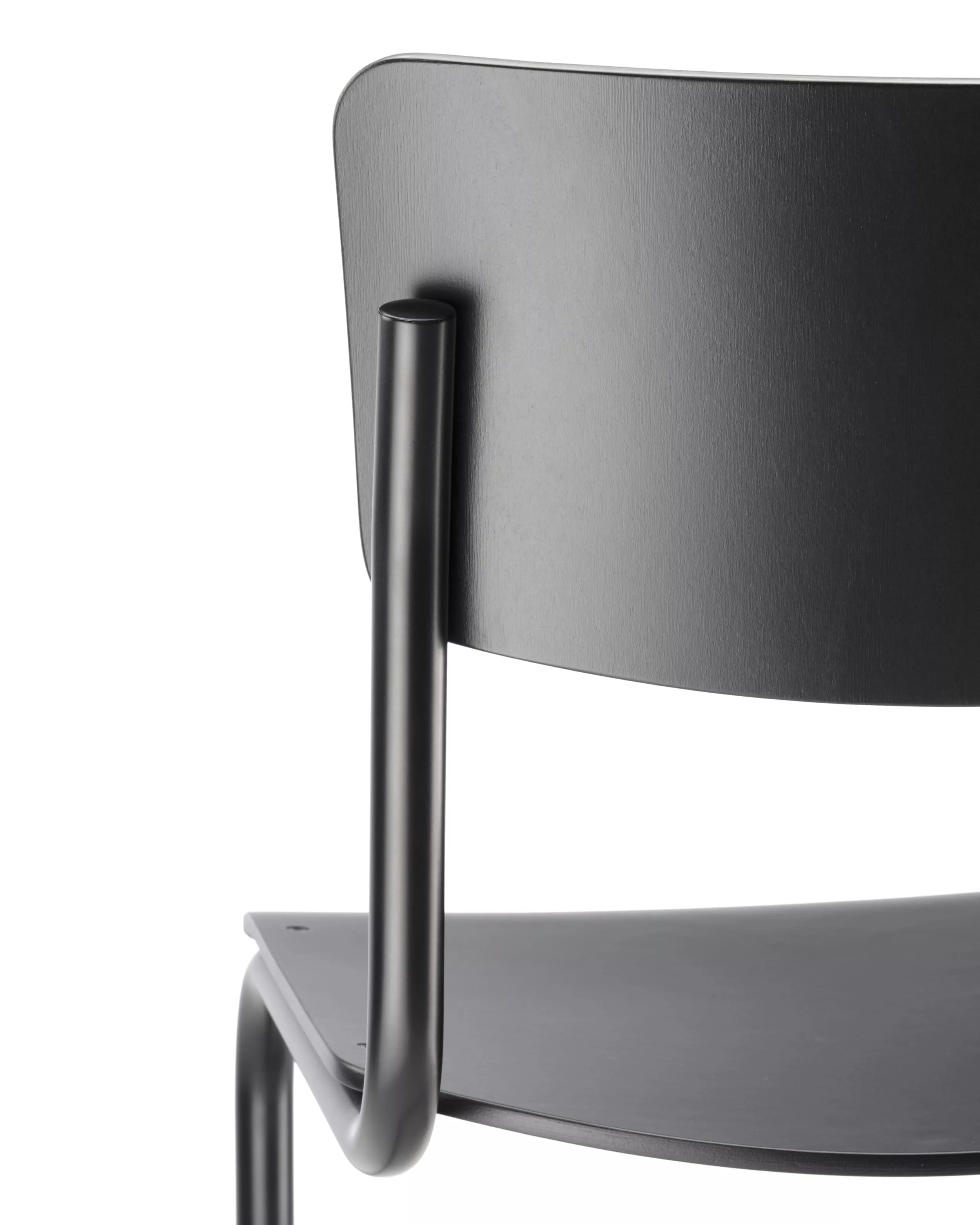 Thonet S 43 Buche schwarz Stuhl Detailansicht der Rückenlehne und Sitzfläche ohne Hintergrund