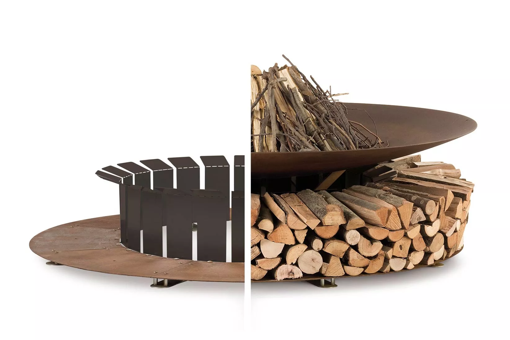 AK47 Fuocolo Feuerstelle 180 cm aus Metall und Holz in einer technischen Darstellung die die Feuerstelle halb leer und halb mit Holz gefüllt zeigt