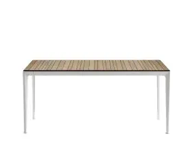 B&B Italia Mirto Outdoor Konsole 150x45 cm mit Tischplatte aus Aluminium oder Iroko ohne Hintergrund.