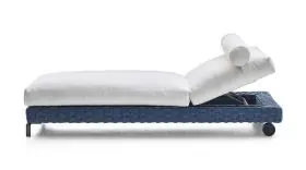 B&B Italia Ray Outdoor Fabric Sonnenliege 203 cm mit Rollen verstellbar in Blau und Weiß ohne Hintergrund