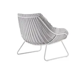 Solpuri Chill Lounge Sessel XL in Weiß mit grauem Polster in einem Studio ohne Hintergrund