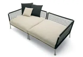 Coro Nest Sofa 120 cm Eckmodul von Coro Italia in beige mit schwarzen Kissen auf weißem Hintergrund