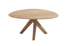 Der Trilope Tisch von Draenert aus Holz hat eine runde Tischplatte und ein dreibeiniges Gestell ohne Hintergrund.