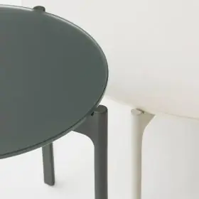 Dedon Izon Beistelltisch in Grau und Weiß ohne Hintergrund